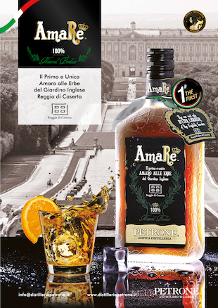 AmaRè, Amaro Campano: 33% Vol.-Liquore- LOCANDINA ISTITUZIONALE CON BOTTIGLIA E BICCHIERE - antica-distilleria-petrone